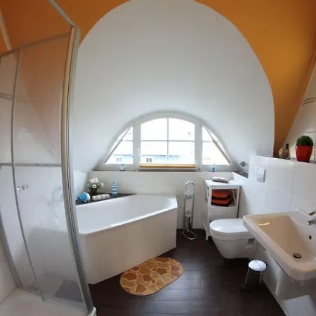 Surfer Modern Retreat *